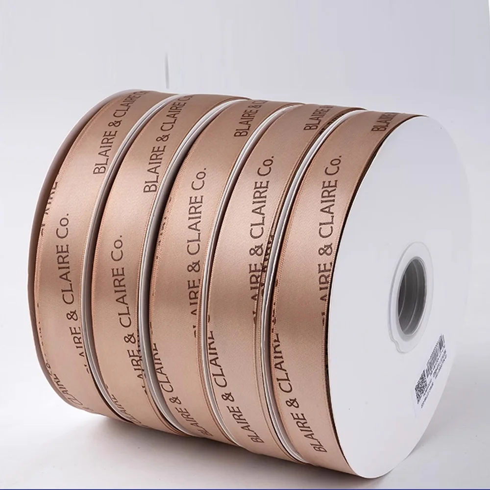 Персонализированная тканевая этикетка. Лента из полиэстера и золотой фольги. с