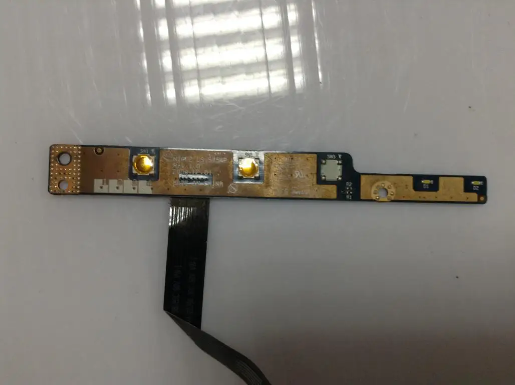 Кнопка включения Lenovo Z565 |