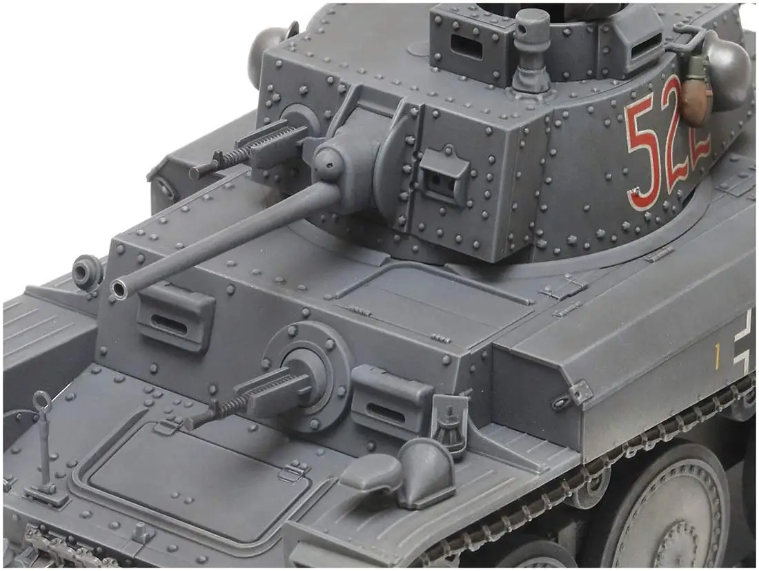 Tamiya 135 Военная миниатюрная серия №369 Немецкий армейский легкий танк 38 (t) EF Type