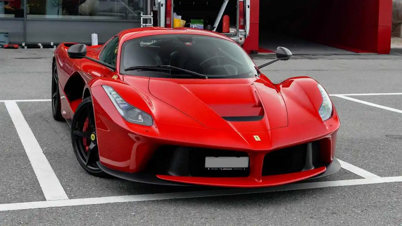 Ferrari гоночный красный Феррари