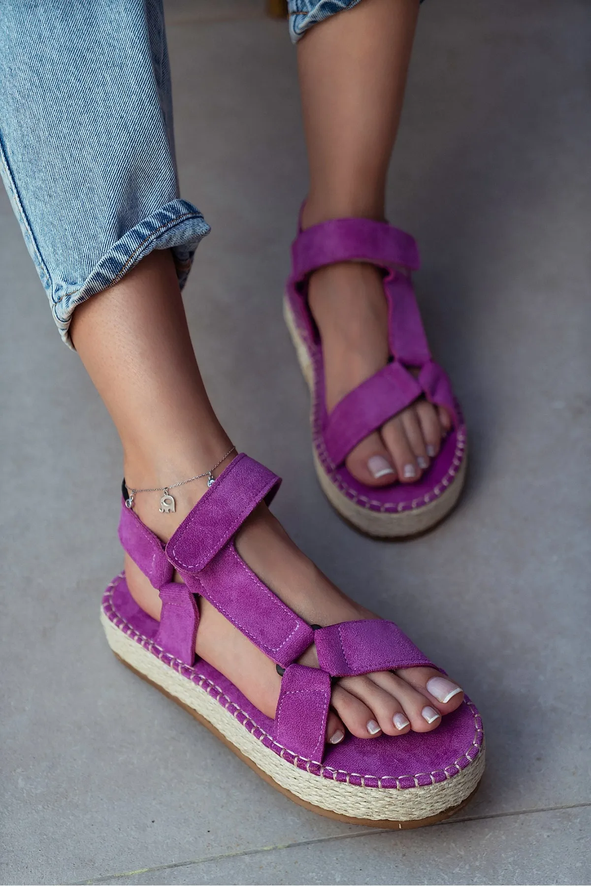 Summer 2022 New Beach Sandal Woman Magic Tape Flat Platform Holiday Sandal Fashion Punk Platform Outdoor Suede Sandal for Girls
