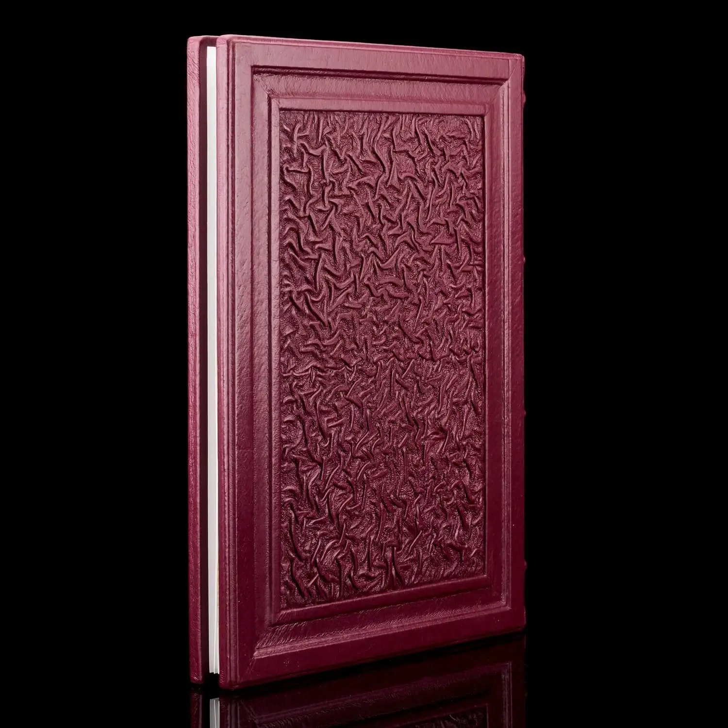 Рисунок 3 - Книга подарочная "100 чудес Света"