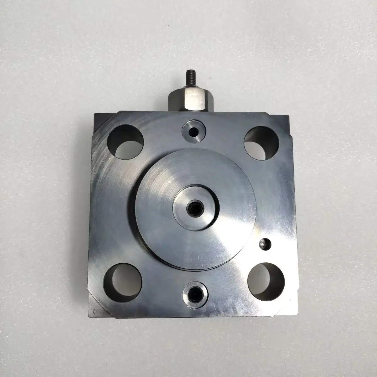 Крышка гидростанции m3053. 31ee-02100. Гидро заглушка для кабеля. Гидравлическая крышка. Head waterjet запчасти.