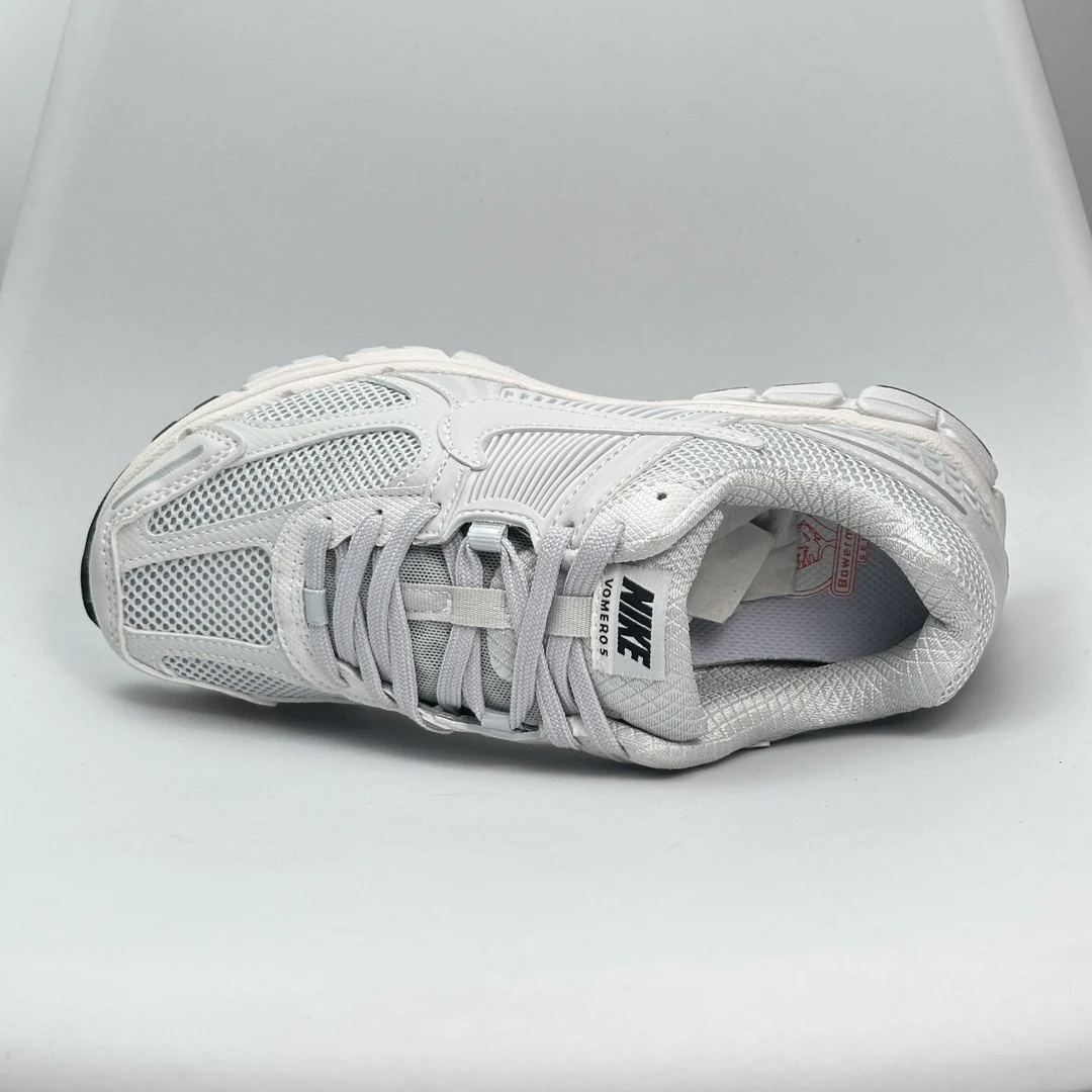 Мужские КроссовКи 1: 1 Nike Zoom Vomero 5 SP "Темно - Серый / Парусный"