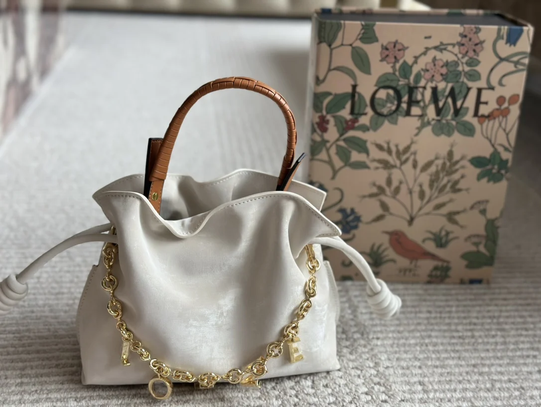 Новая облачная маленькая сумка Blessing Bag в стиле Loewe через плечо женская кожаная 24*18