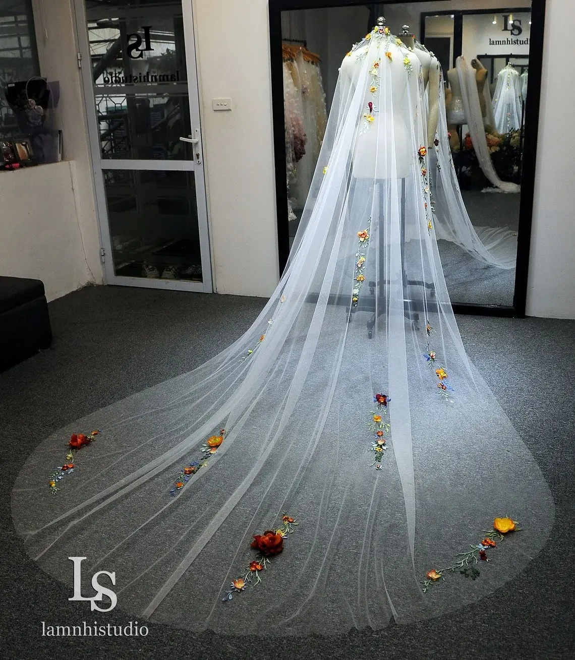 

Embroidery 3M Long Wedding Veil Flower Luxurious Veil for Bride With Comb velos de novia