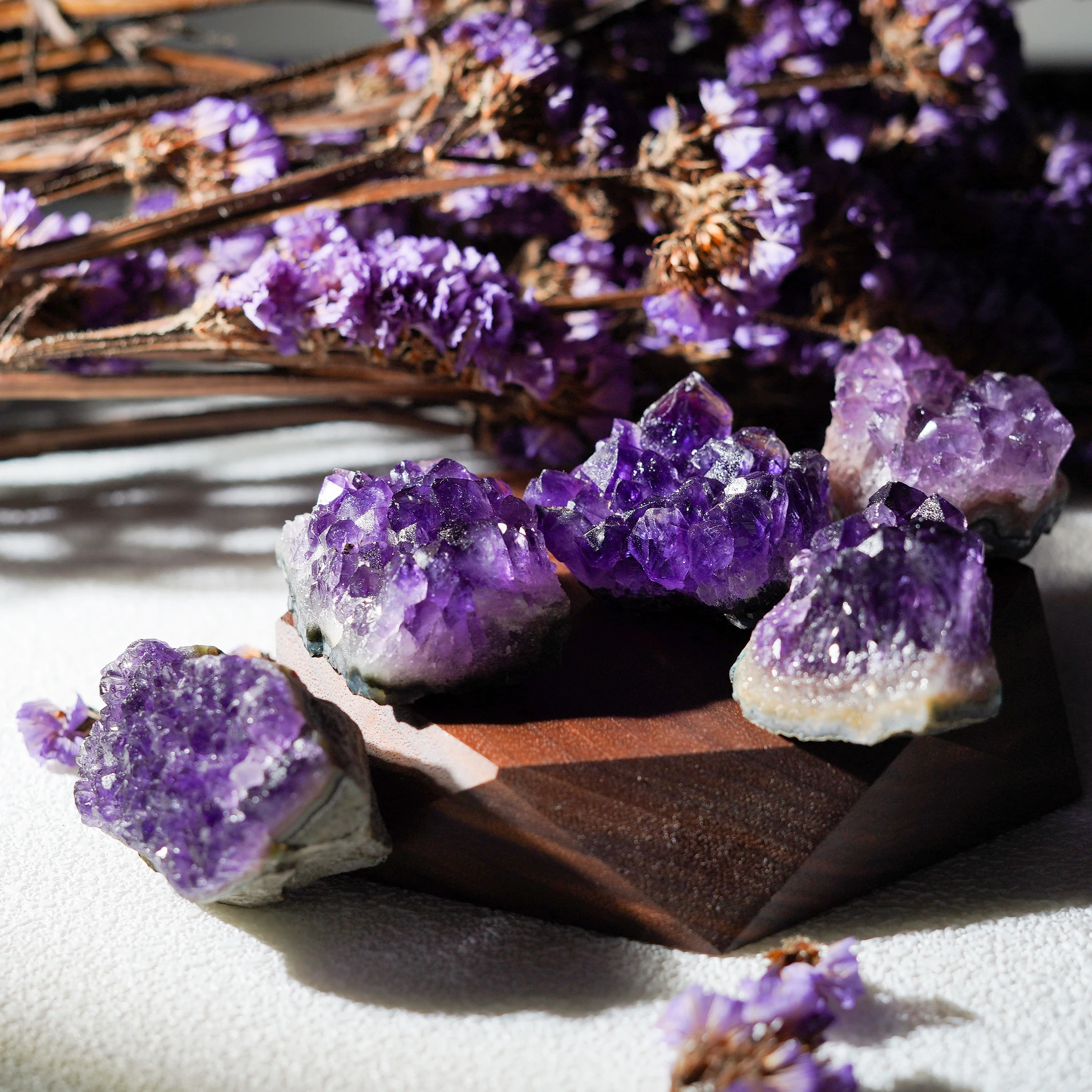 

Natural Raw Crystal Amethyst Geode Quartz Stone Wand Point Energy Healing Mineral Rock Home Decor Ornament Crafts High Quality