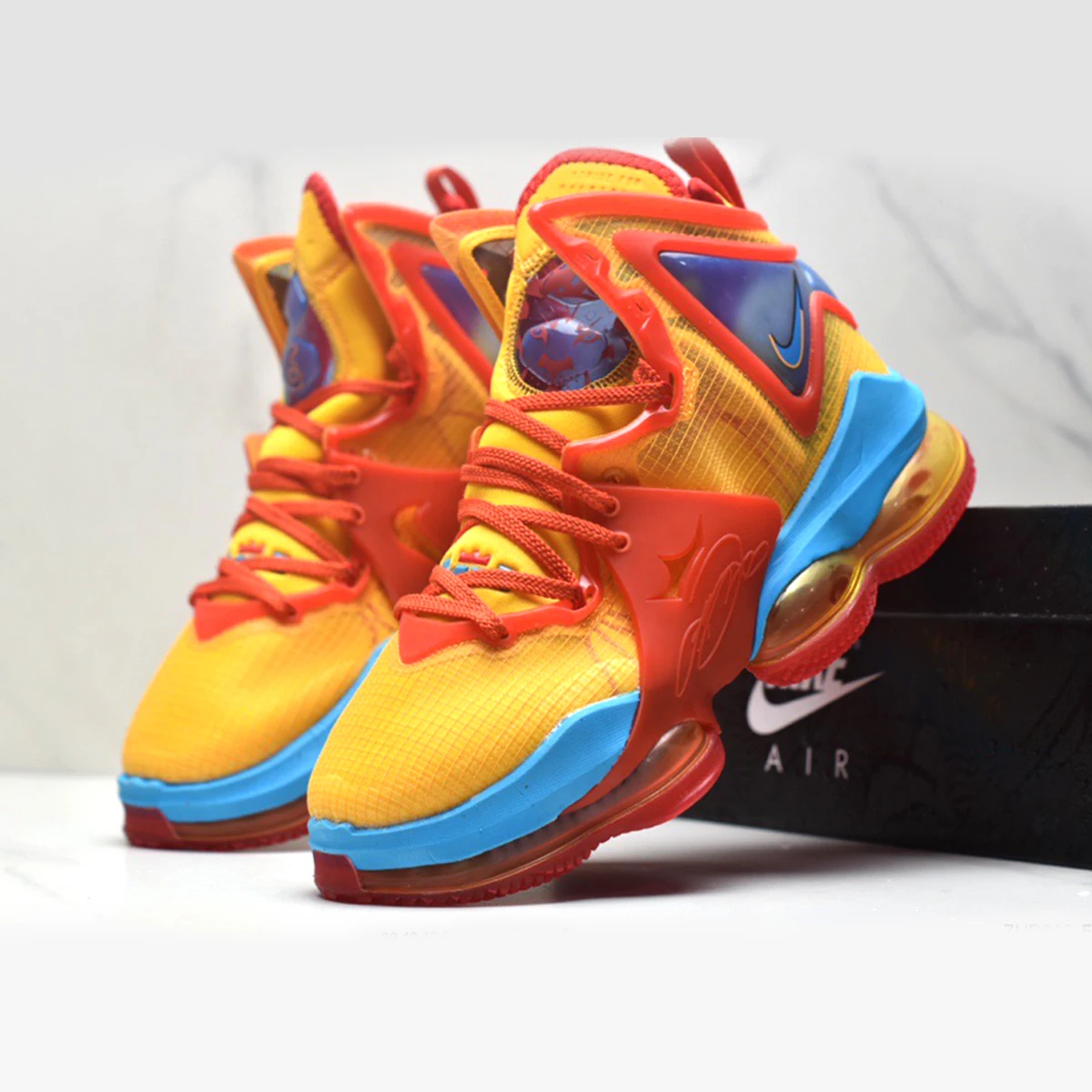 Кроссовки Lebron XIX 19 |