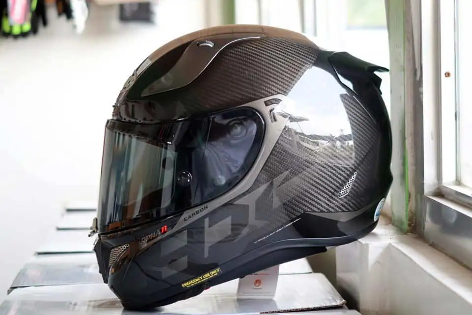 Рисунок 2 - Шлем интеграл HJC RPHA 11 CARBON