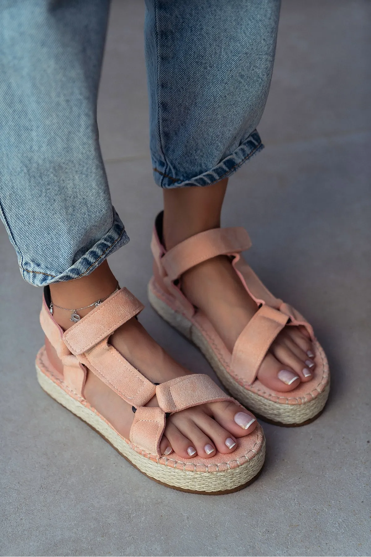 Summer 2022 New Beach Sandal Woman Magic Tape Flat Platform Holiday Sandal Fashion Punk Platform Outdoor Suede Sandal for Girls
