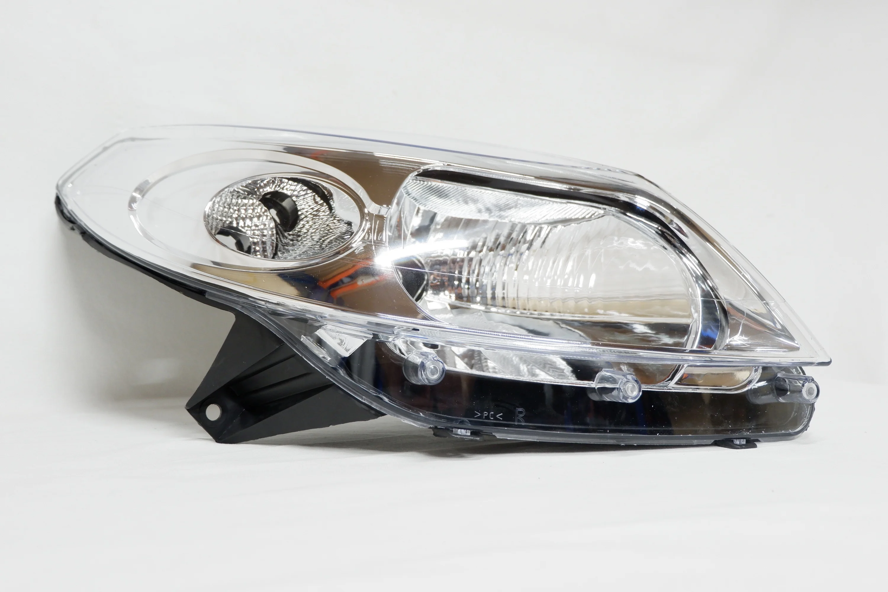 Купить Правую Фару Рено Сандеро