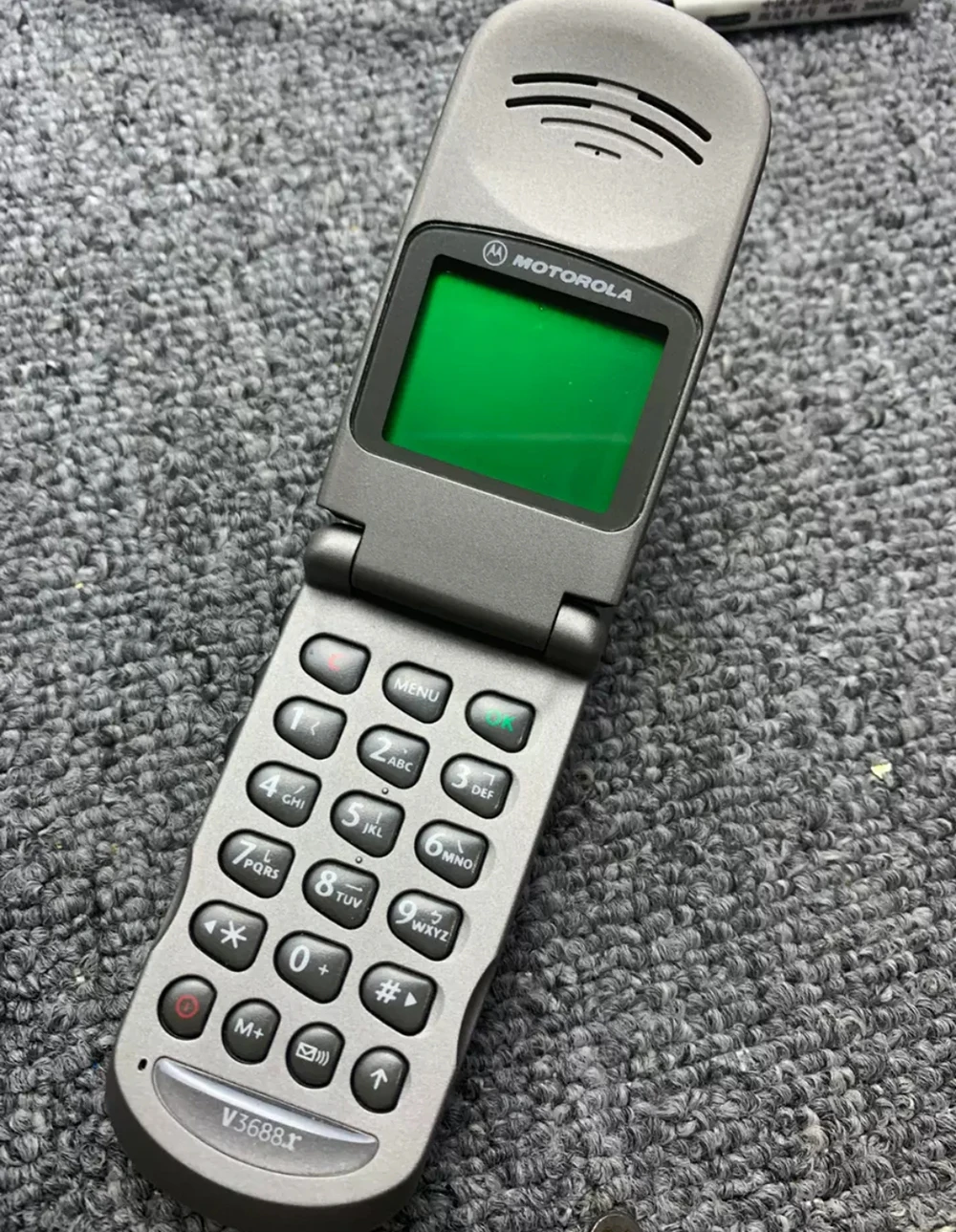 Восстановленный телефон Motorola V3688 разблокированный стандарта GSM 96x64 аккумулятор 600