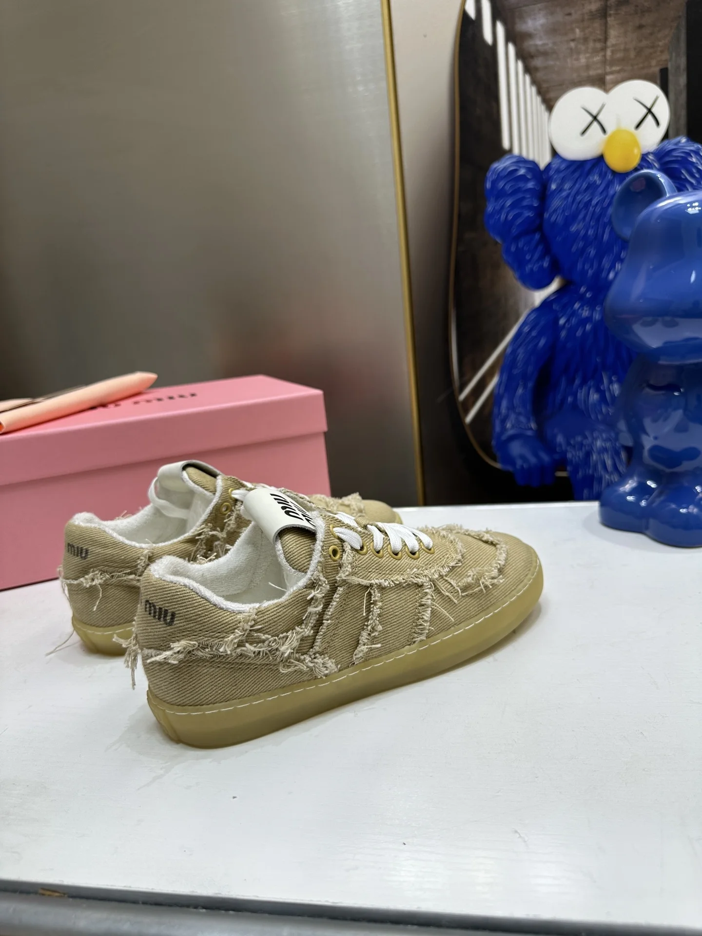 Кроссовки Miu - это новая легкая воздухопроницаемая повседневная бизнес обувь