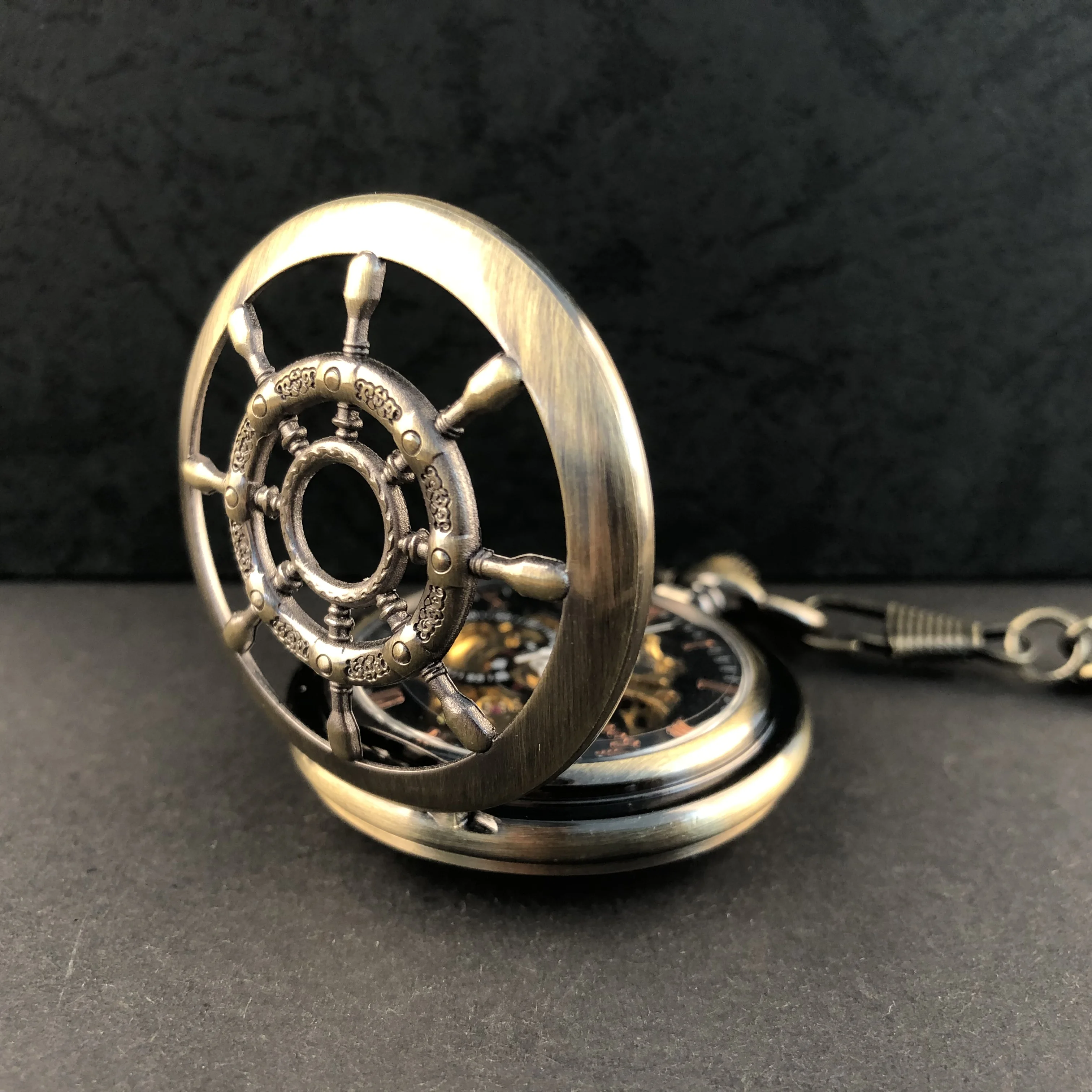 Roman Numerals Vintage Rudder Hollow Mechanical Minimalist Pocket Watches For Men Women Necklace Pendant with Chain Gifts