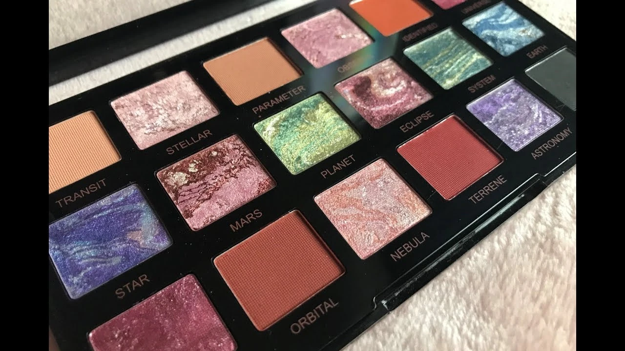 Revolution pro regeneration. палетка revolution pro marilyn monro. революшн revolution. революшн revolution. тени revolution reloaded golden dawn.