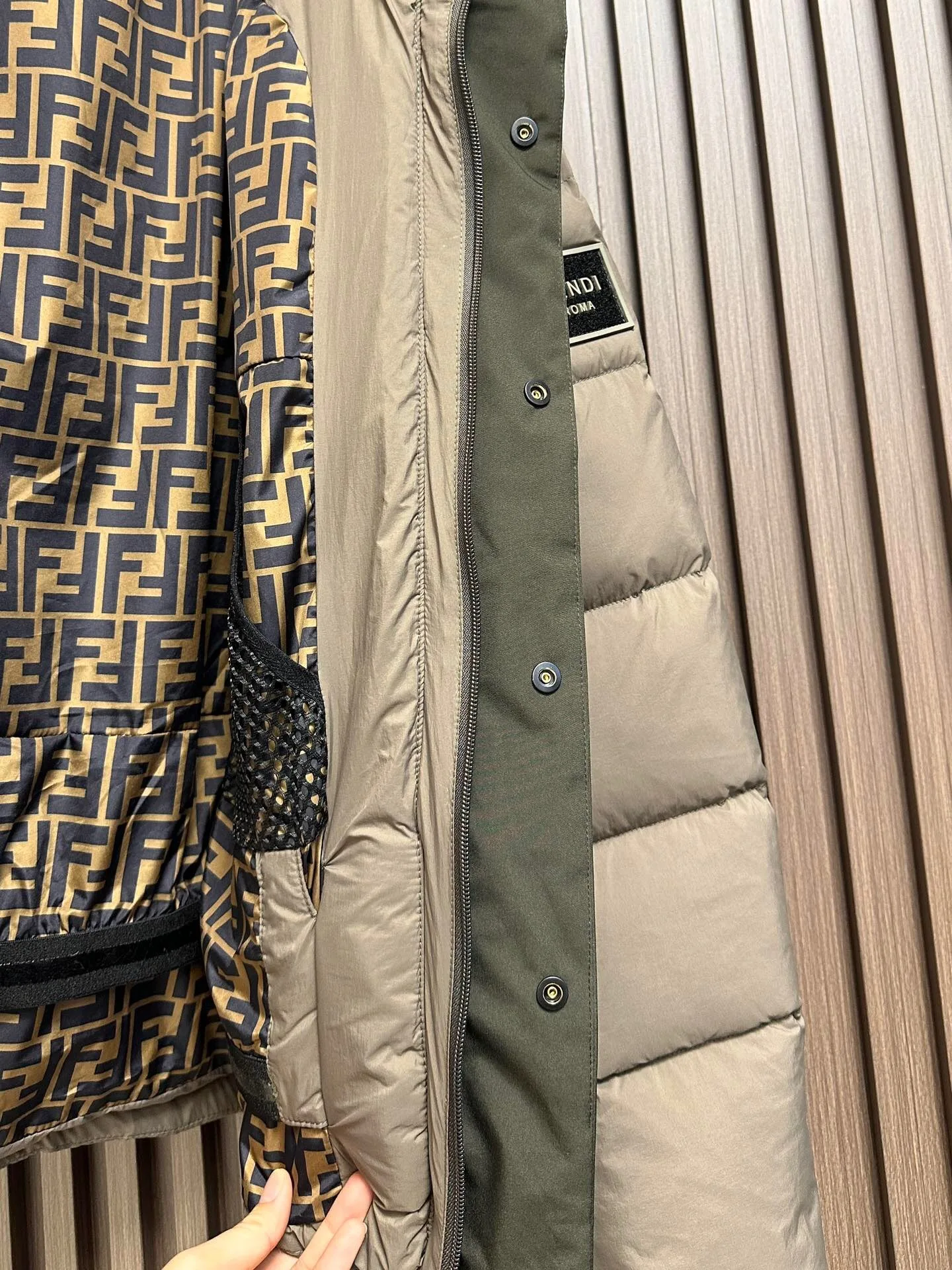 Короткий мужской пуховик в стиле Fendi