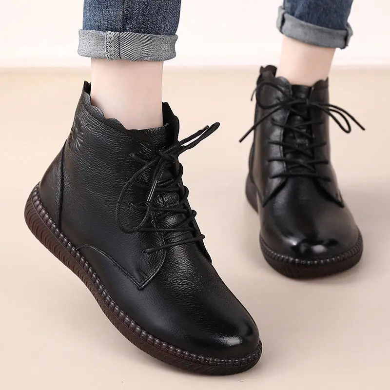 Concise Leather Ankle Boots For Women Designer Oxford Shoes Red Fury Booties Ladies Short Plush Snow Boots Woman Winter Shoes