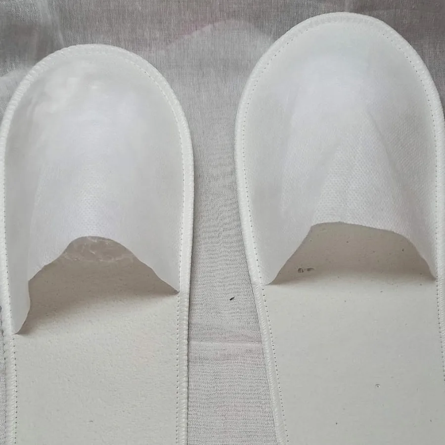 100 pairs closed toe disposable slippers Size suitable for hotel holiday  spa guest, for men and women, (white) (black)  2.5 mm