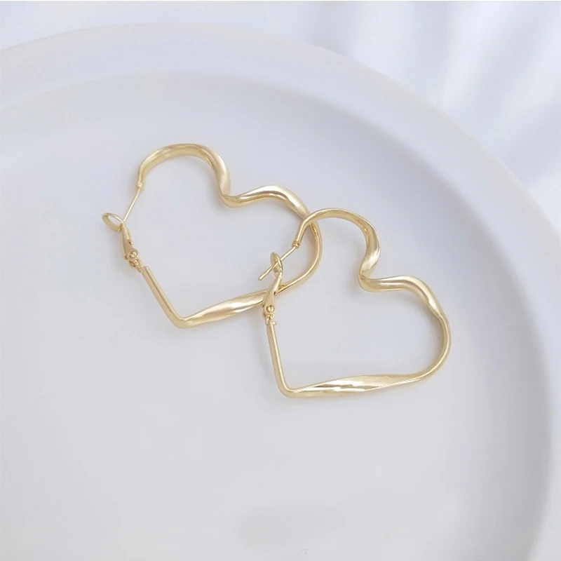

Серьги-кольца из серебра 925 пробы, в форме сердца