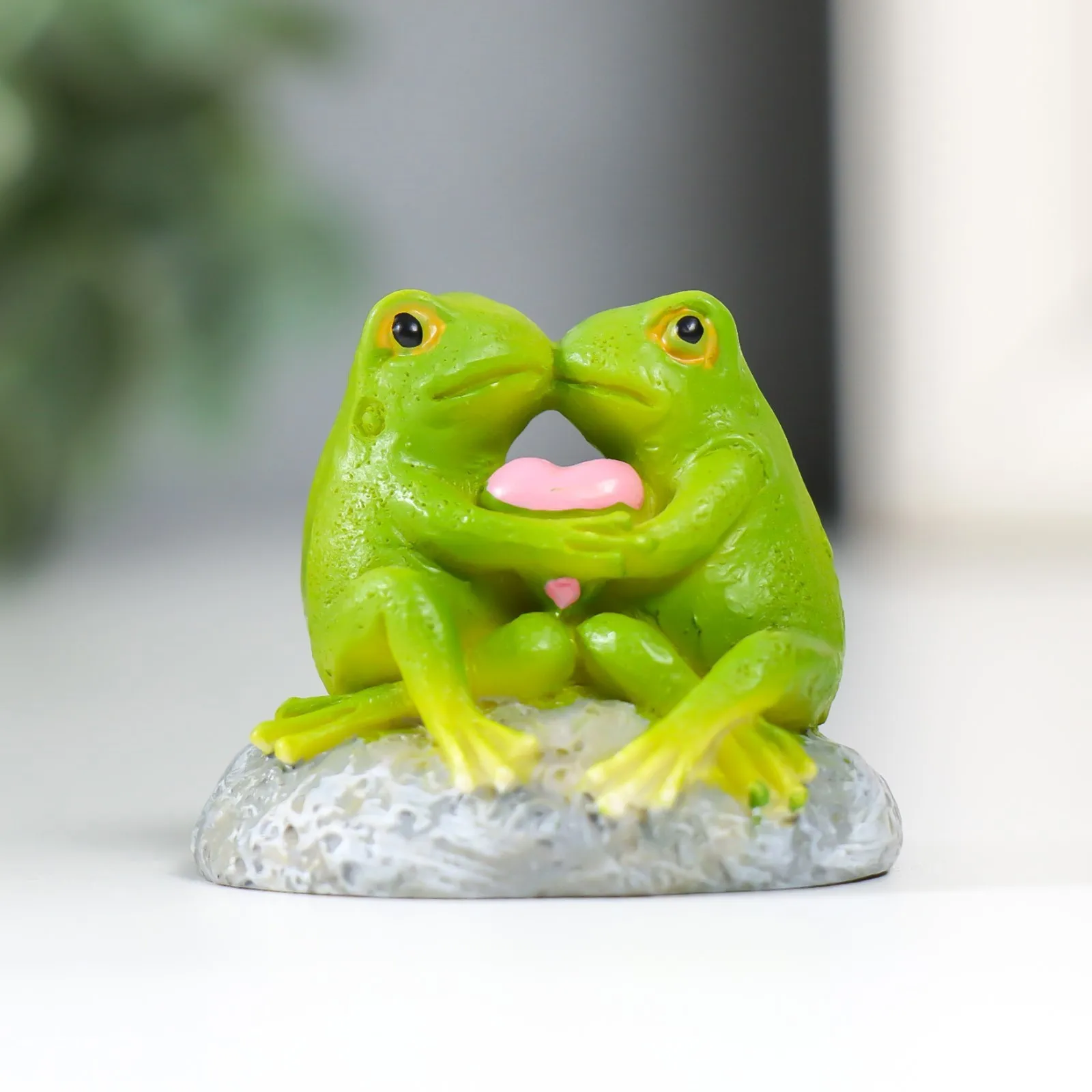 Сувенир полистоун 'Лягушата с сердечком на камешке' 4 7х4 3х5 2 см (комплект из 6