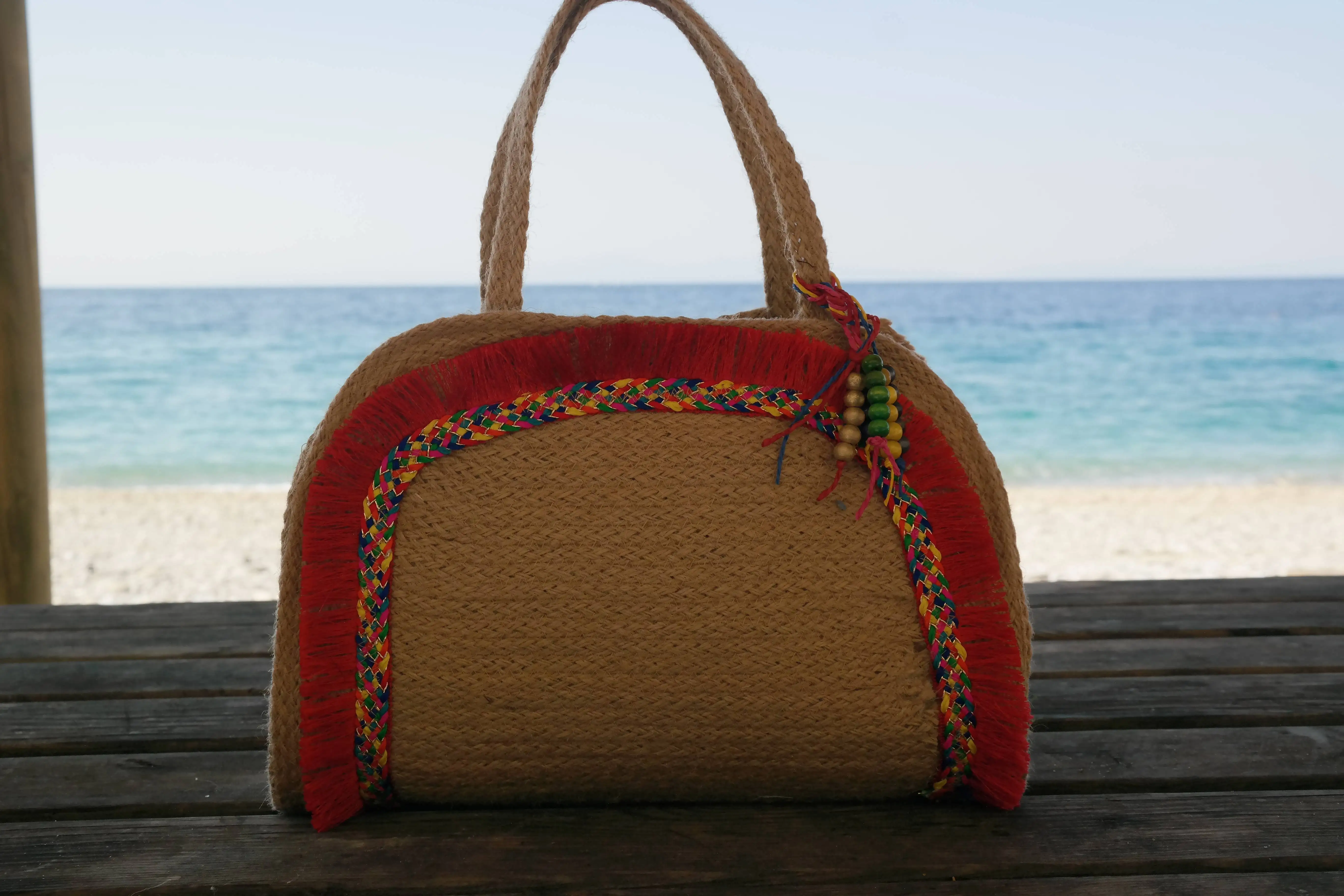 Handmade women's handbags are designed for you.