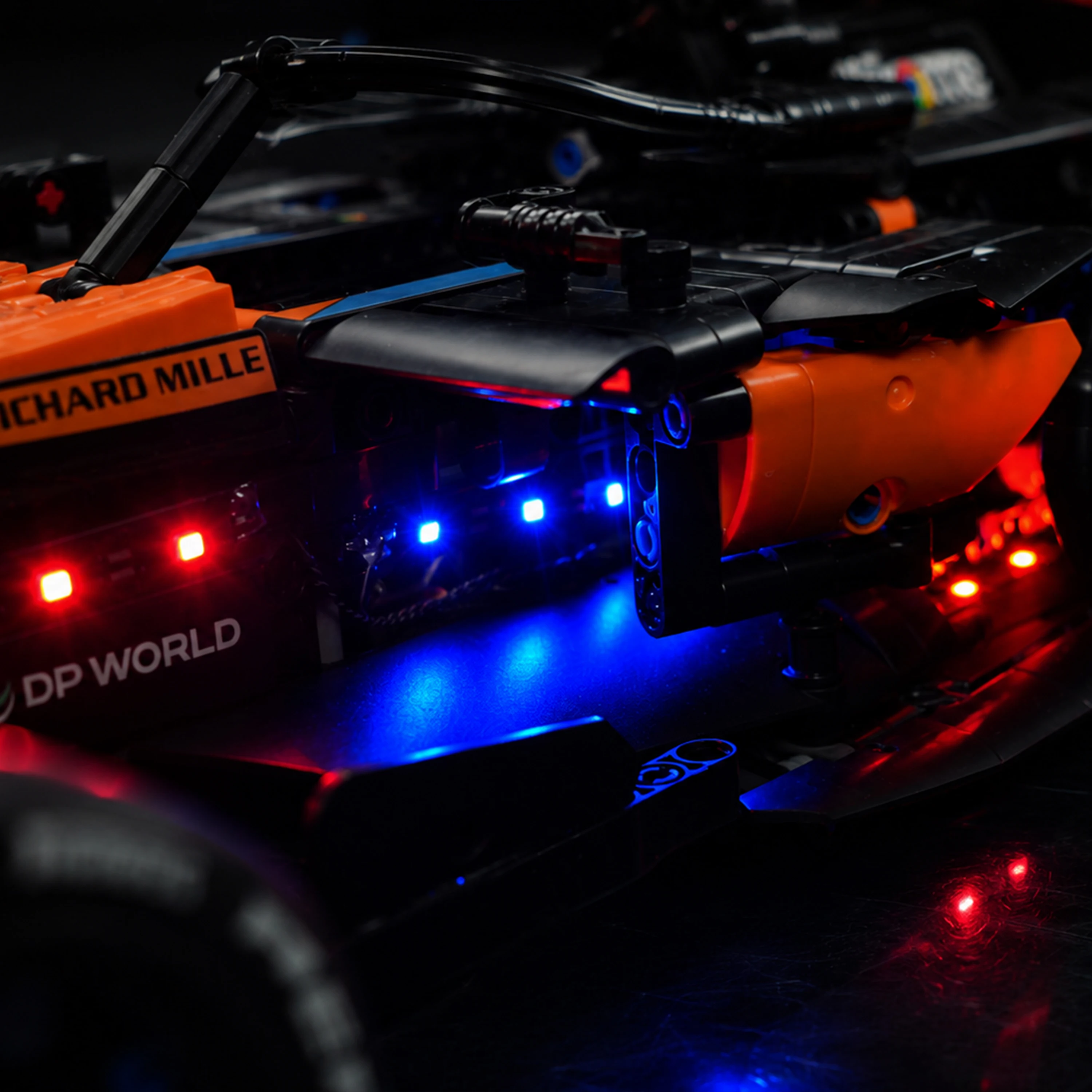 Фото Комплект светодиодных фонарей для модели Lego 42228 Technic McLaren MCL39 F1 (декоративная подсветка, модель в комплект не входит) №3