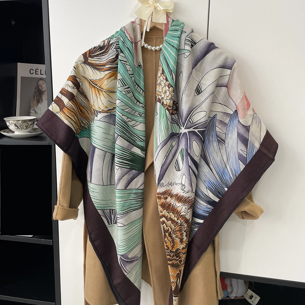 

Winter Women Keep Warm Silk Cashmere Double Sided Two Color Luxury Brand Square Scarf Pashmina Shawl Jungle Giraffe Bandana
