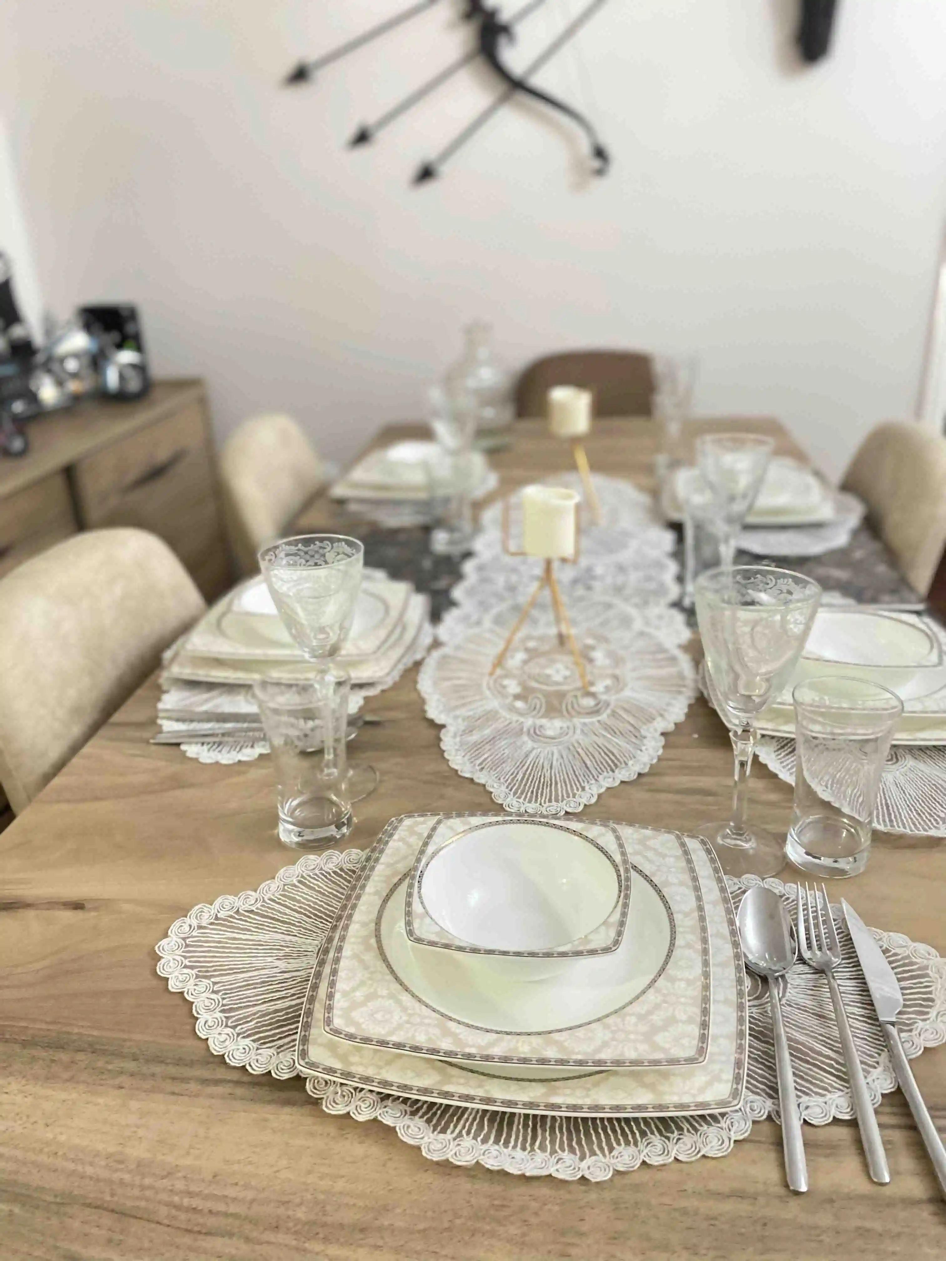 

Luxury Embroidered On Tulle Table Runner Set 6 Persons Modern Home Tablecloth Tableware Dining Decor Wedding Table Decor