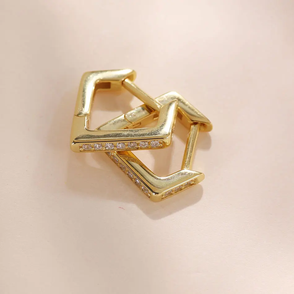 Женские серьги-кольца из серебра 925 пробы с фианитом