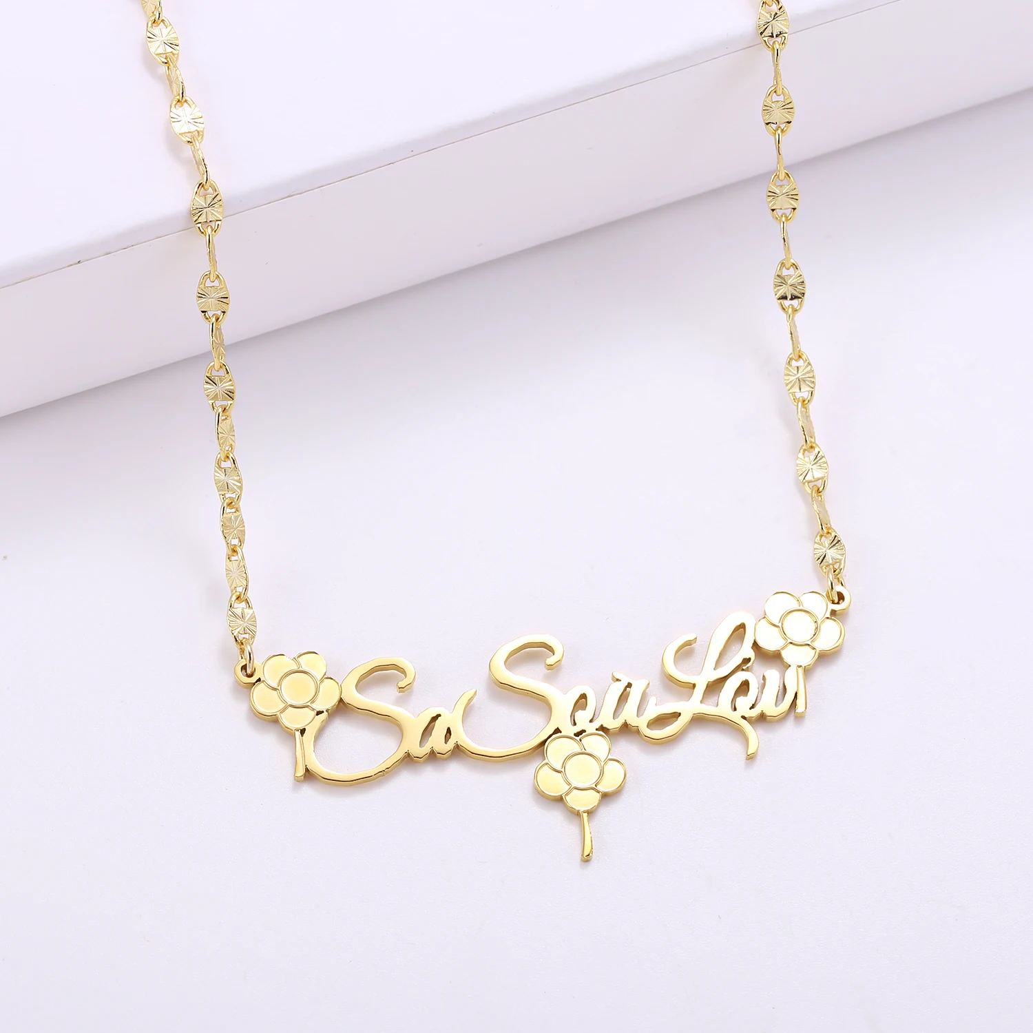 Персонализированное ожерелье с глубокой гравировкой имени, подвеска из нержавеющей стали с цветами, женское ювелирное изделие для дочери