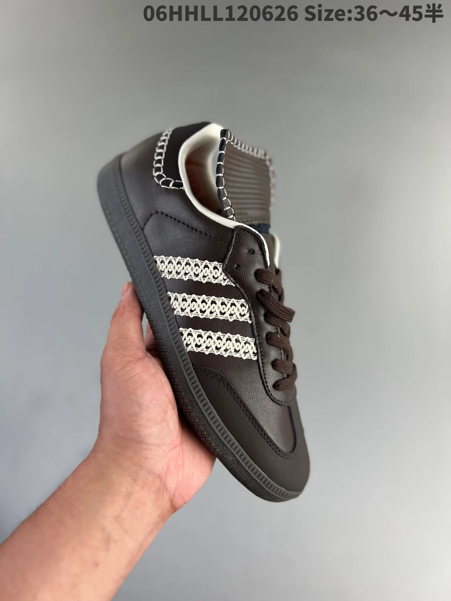 Кроссовки спортивные с низким вырезом на шнуровке