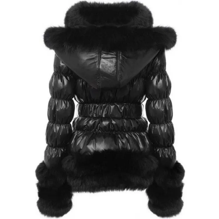 Рисунок 2 - Меховое пальто с черным поясом