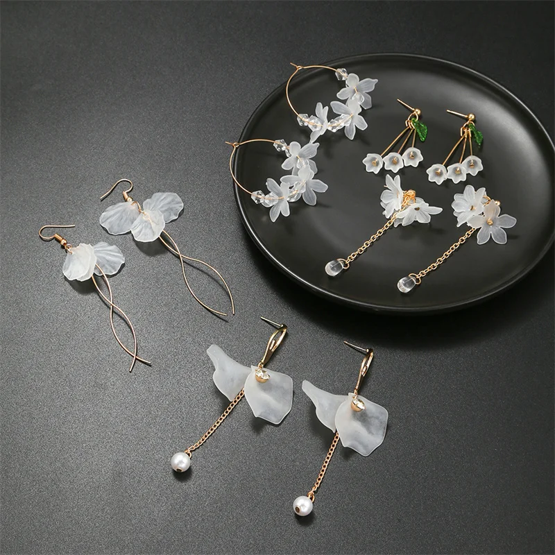 

White Acrylic Flower Petals Drop Earrings for Women Fashion Ballet Dancer Dancing Girl Earrings Bridal Elegant Wedding Jewelry