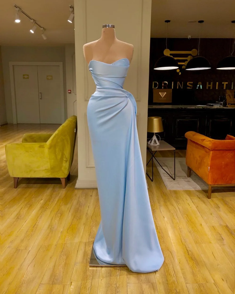 

Elegant Sky Blue Sweetheart Prom Dress Pleated Off Shoulder Evening Dress Sleeveless Floor Length Train Party Dress Vestido De G