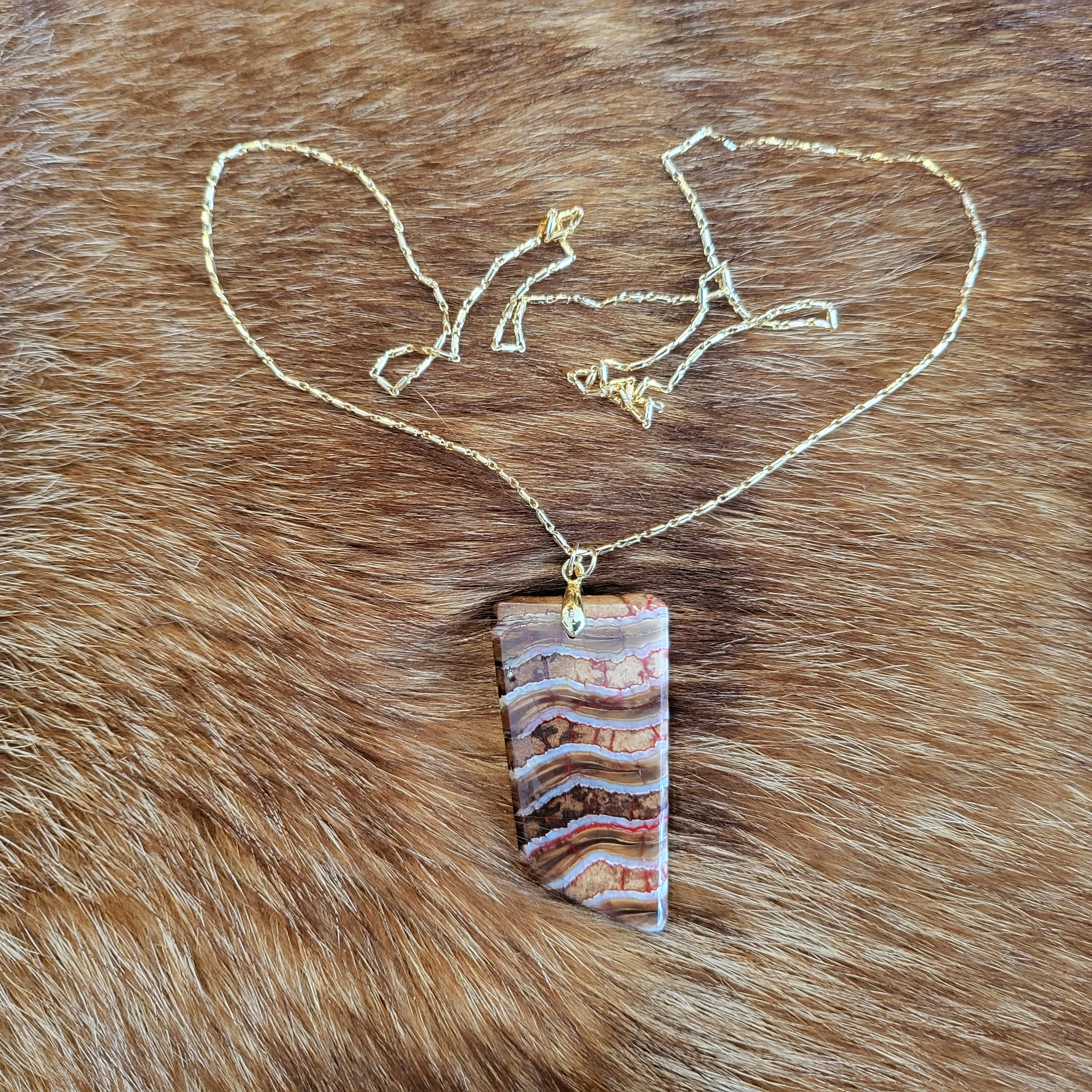 Рисунок 2 - Кулон, подвеска из стабилизированного зуба мамонта