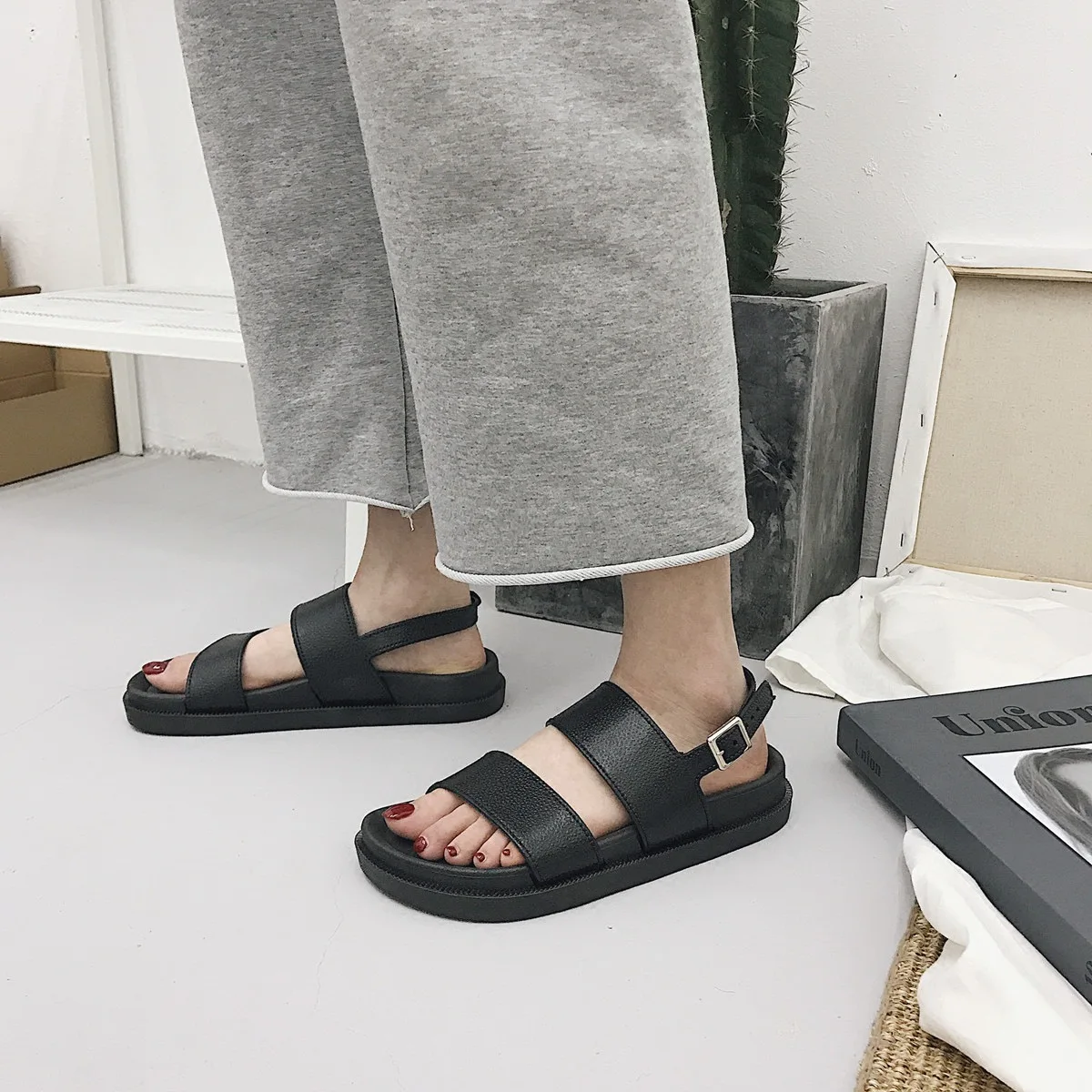 

2022 Hot Sale Summer New Harajuku Style Women's Roman Sponge Cake Flat Retro Solid Color Sandals