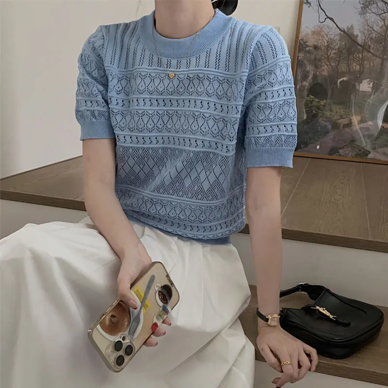 Женская тонкая футболка с круглым вырезом и рукавом до локтя