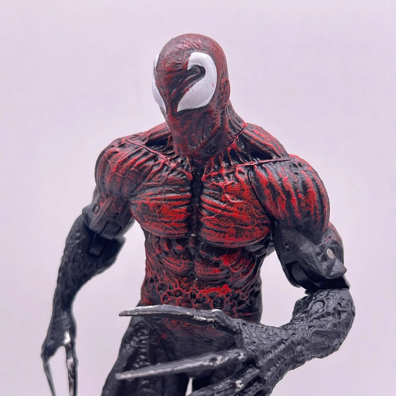 Финальная танцевальная фигурка Venom 3 - красный подарок на День рождения длиной 30