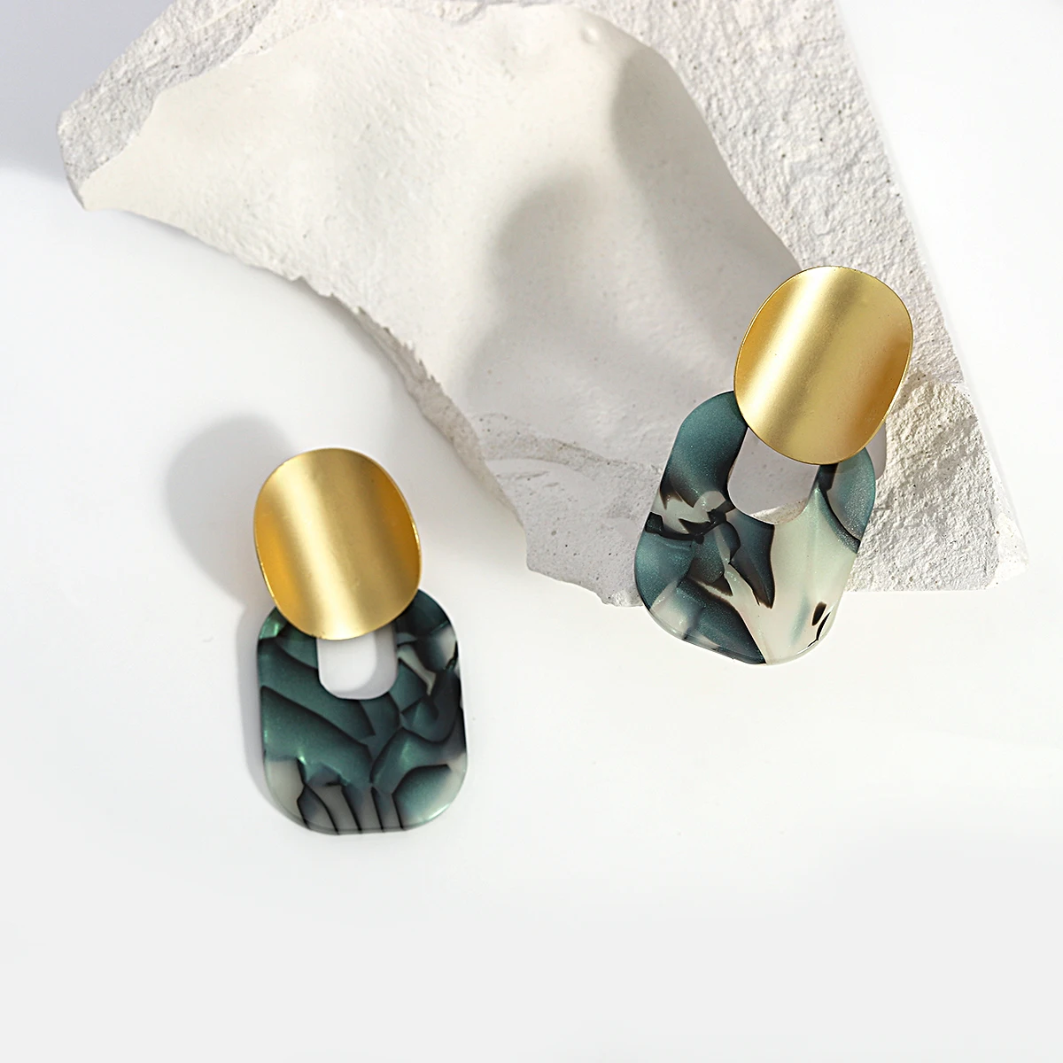 Женские квадратные акриловые серьги-подвески AENSOA, золотистые металлические полые серьги, модные украшения, 2022