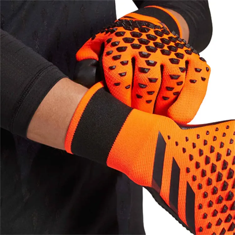 Рисунок 3 - Вратарская перчатка Adidas Pred