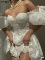 Белое платье с пышными рукавами 