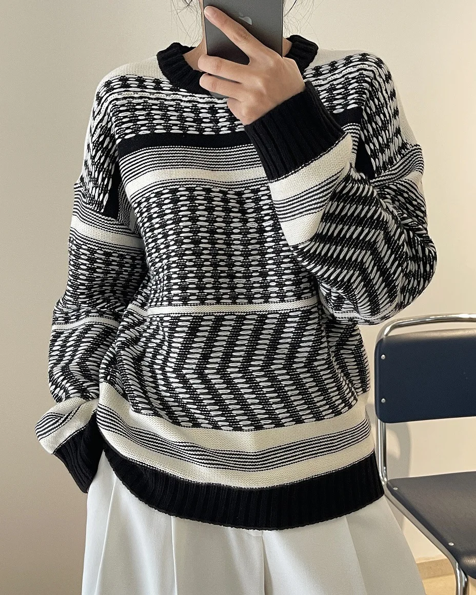 

Новый женский шерстяной свитер с арнаментом loveMODA