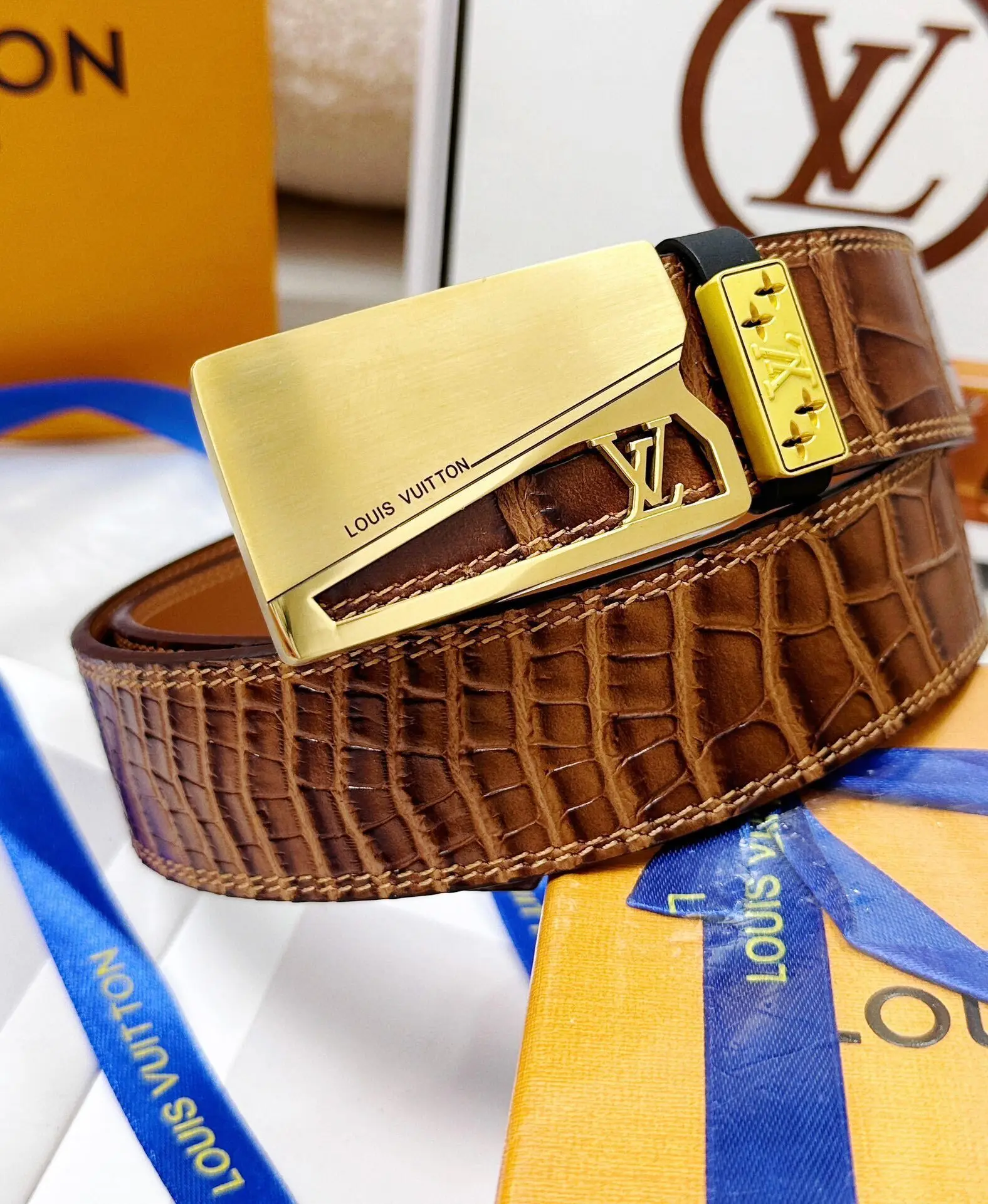 точная копия 1:1 Модный Резной Ажурный Дизайн В Стиле Louis Vuitton Стальная Пряжка Новый Из КроКодиловой Кожи Копия КлассичесКих Моделей Унисекс