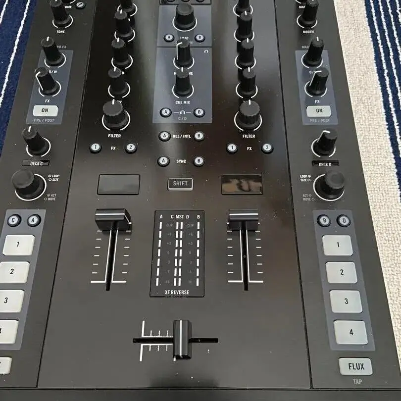 

NEW Native Instruments Traktor Kontrol Z2 DJ Mixer 2 + 2-Channel 4-