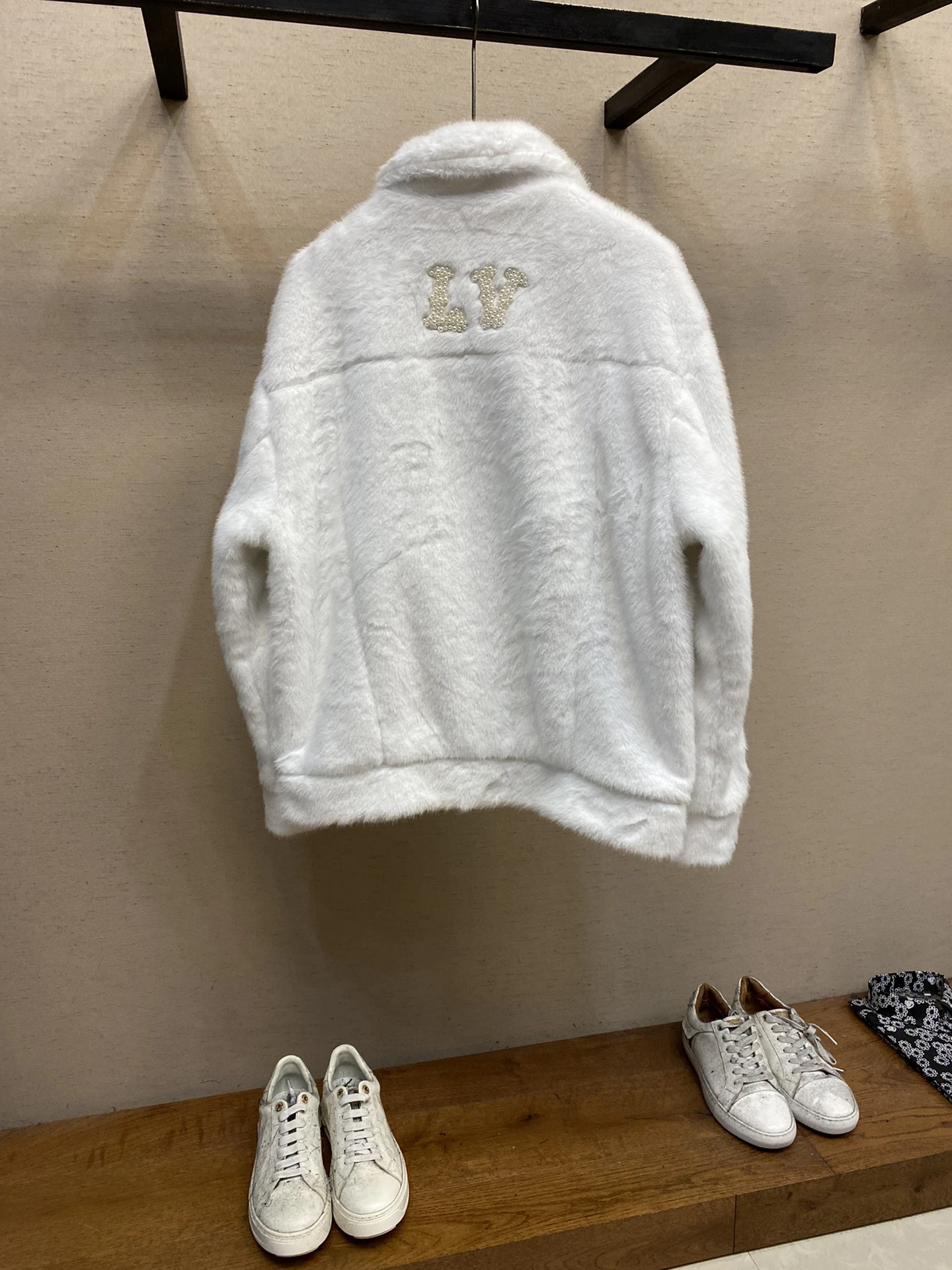 Оригинальная дизайнерская курточка Louis Vuitton легкая в уходе современная