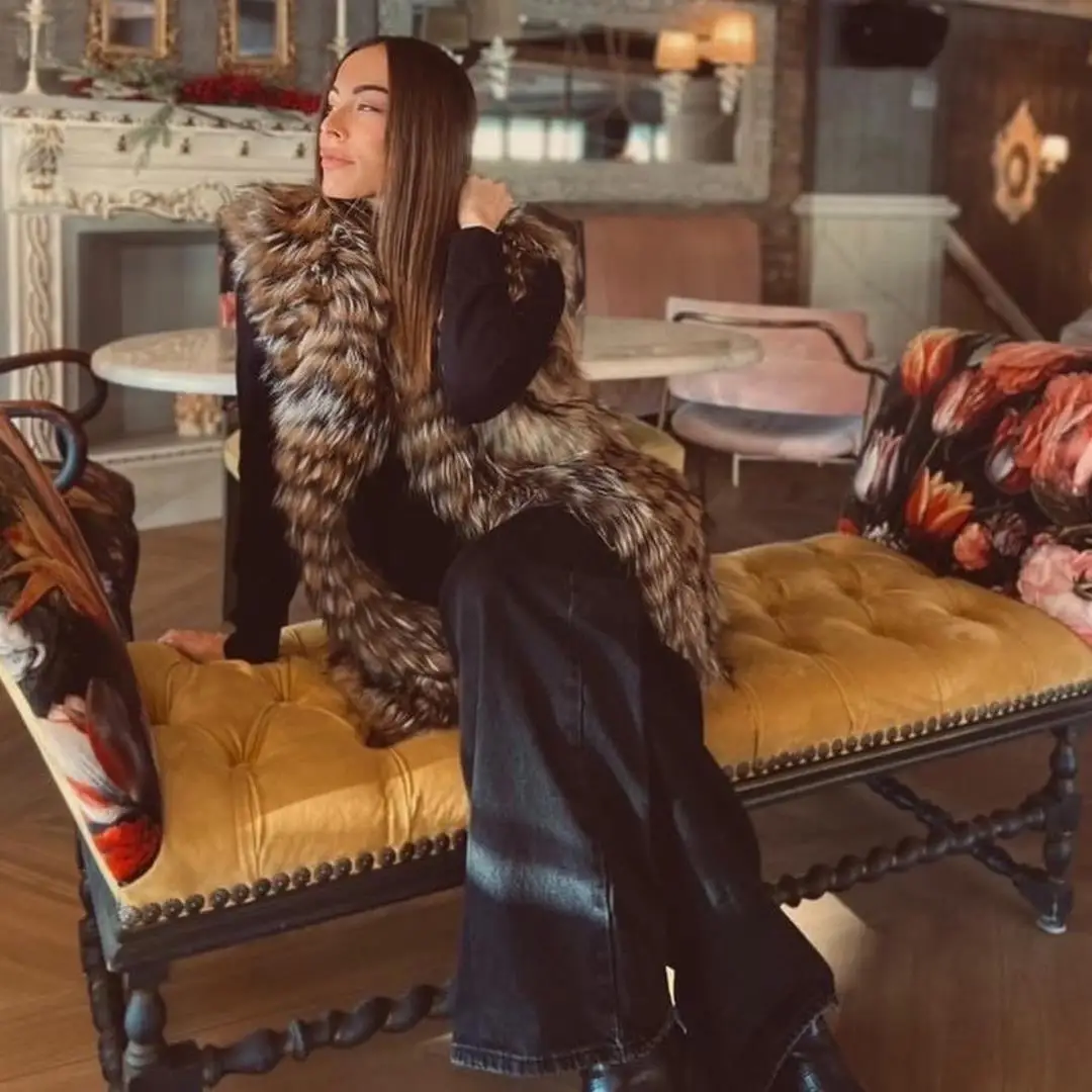 Женский жилет средней длины из натуральной кожи без рукавов с круглым воротником