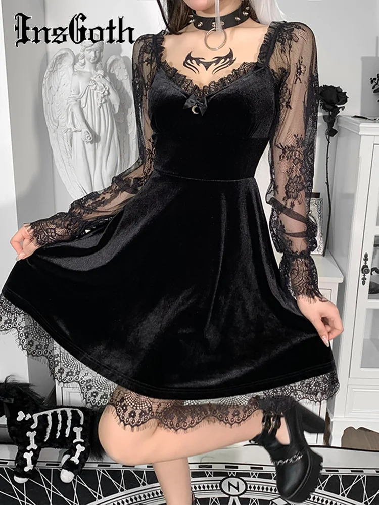 Женское мини-платье с высокой талией и кружевом