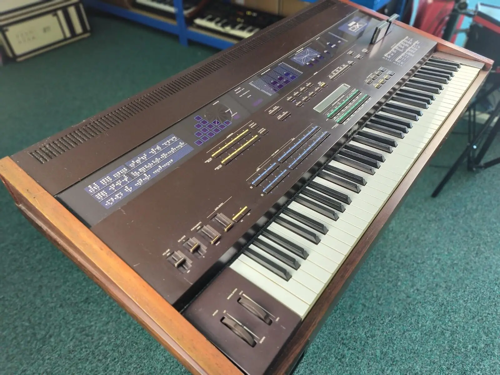 Рисунок 2 - Совершенно новая Yamaha DX-1