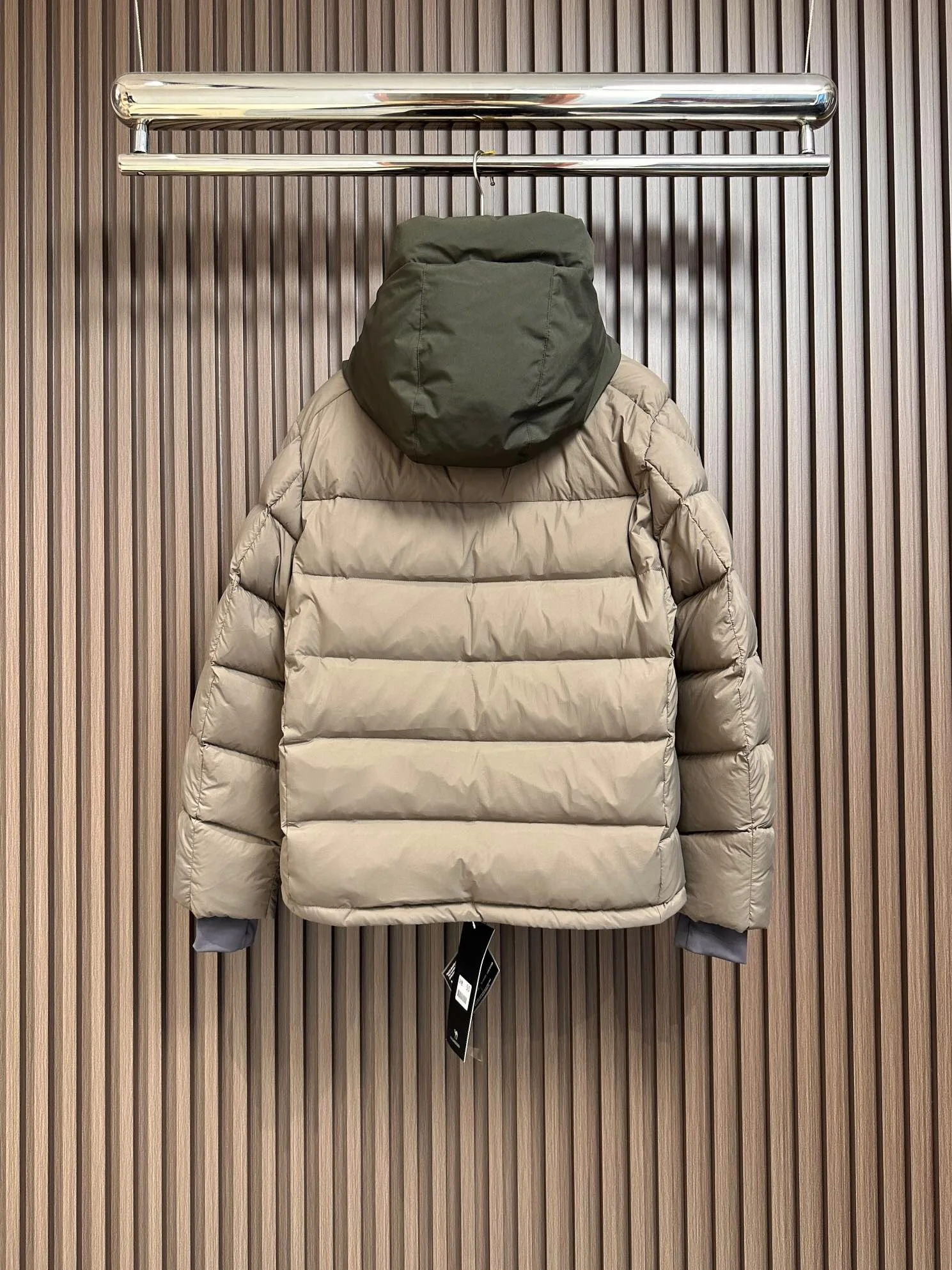 Короткий мужской пуховик в стиле Fendi