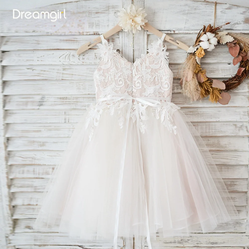 Кружевное пышное платье цвета слоновой кости с цветочным принтом и поясом